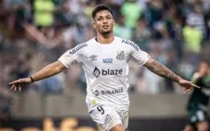 Marcos Leonardo nổi bật nhờ khả năng bứt tốc